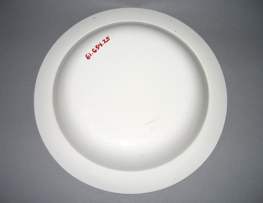1961.0654.0025 Plate or bowl underside