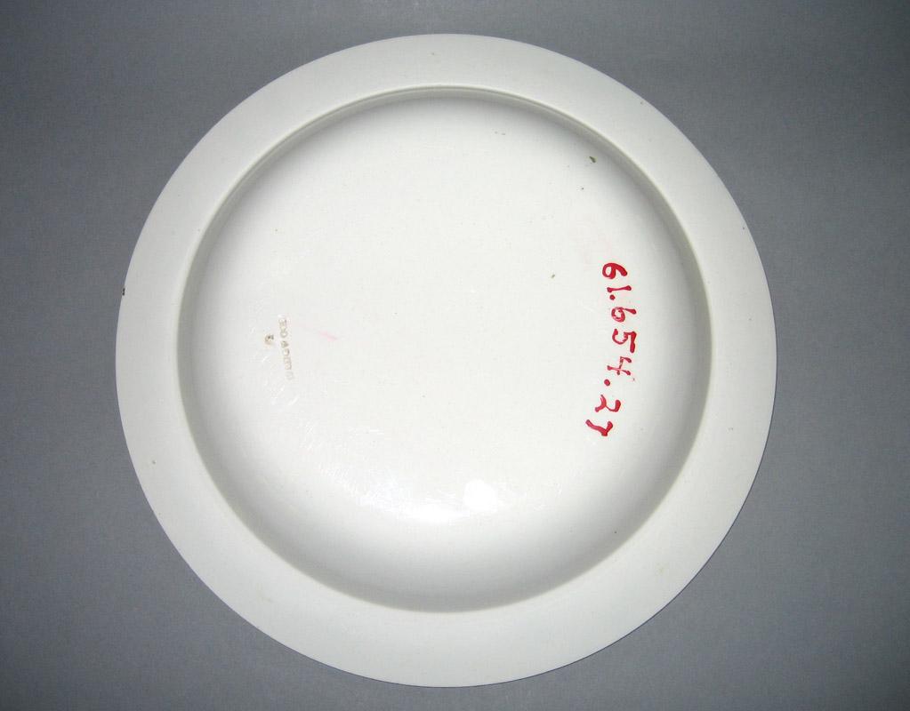 1961.0654.0027 Plate or bowl underside
