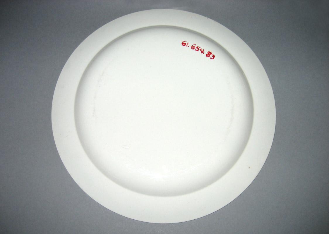 1961.0654.0083 Plate underside
