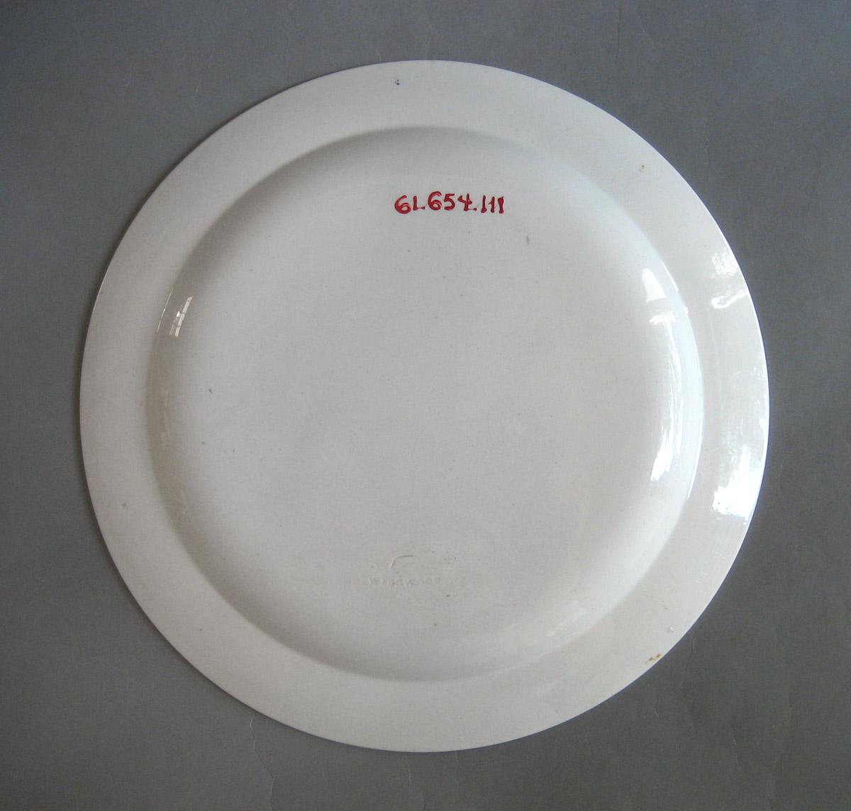 1961.0654.111 Plate, view 2