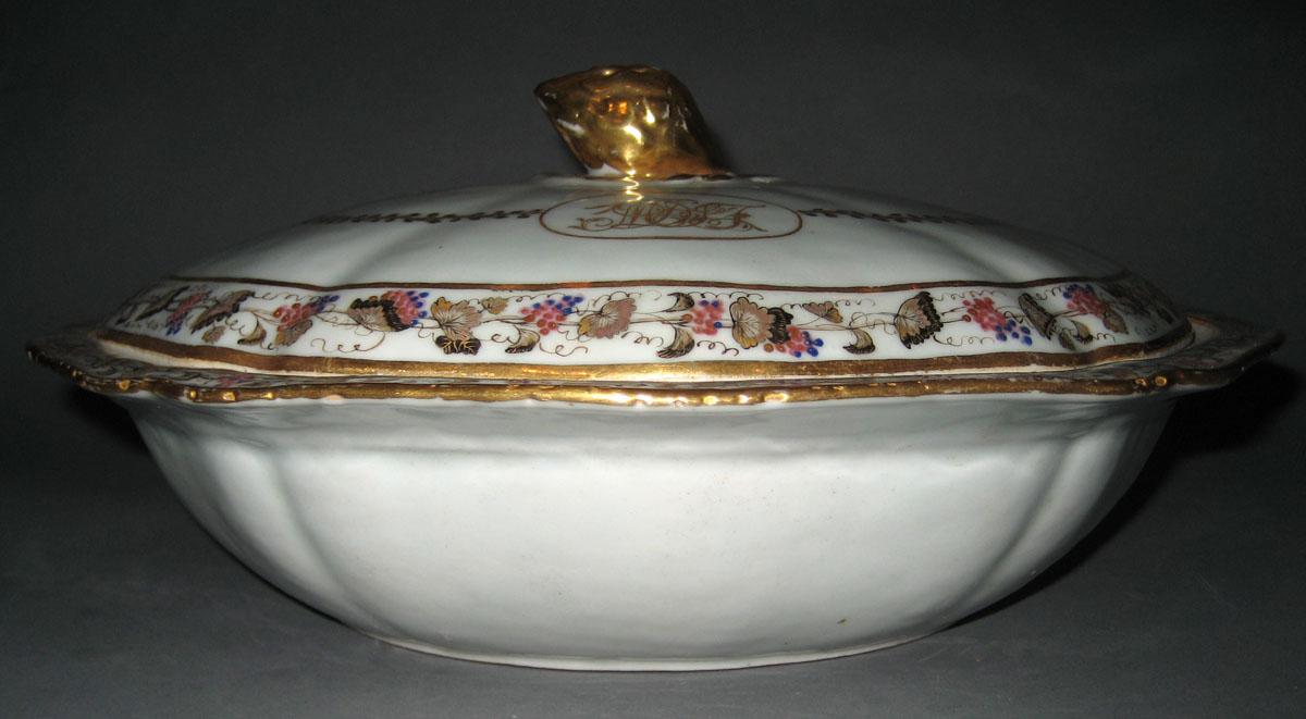 1961.0655.002 A, B Porcelain Covered Dish