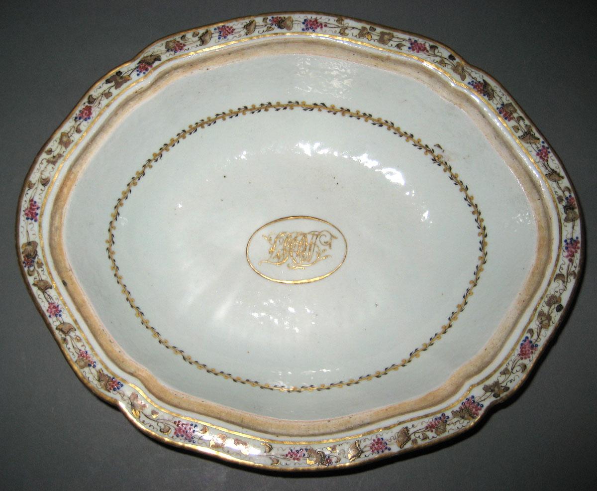 1961.0655.003 A, B Dish interior