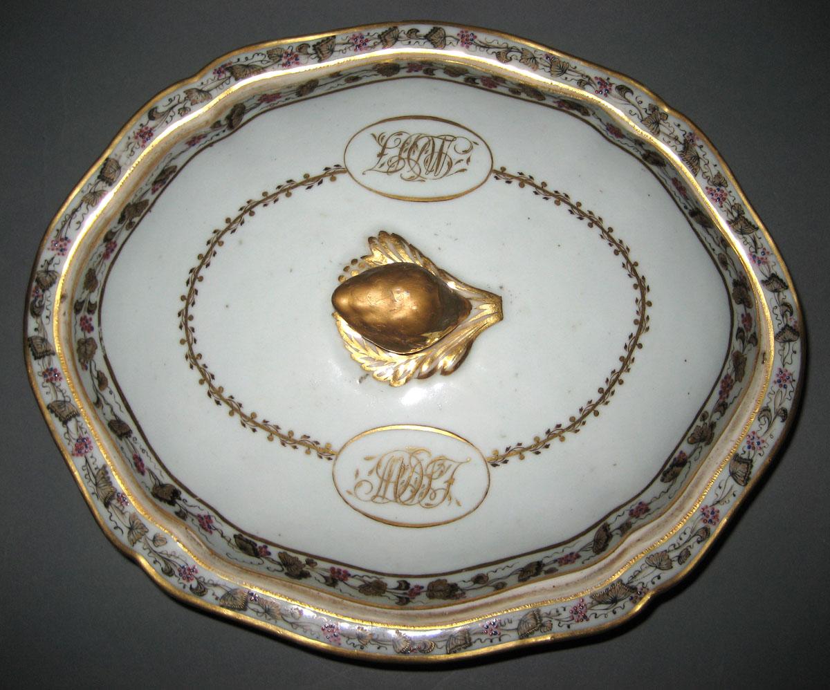1961.0655.004 A, B Dish top view