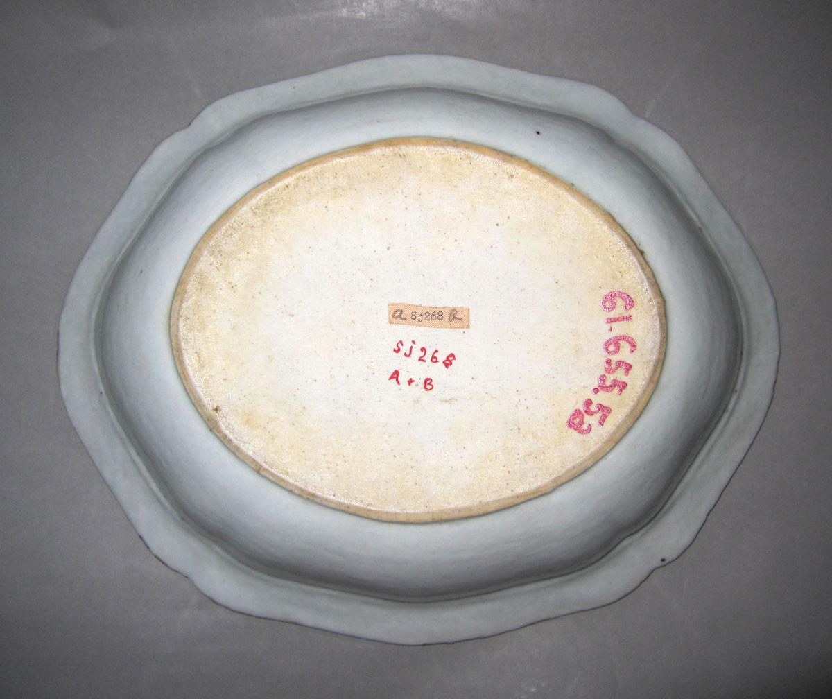 1961.0655.005 A Porcelain dish underside