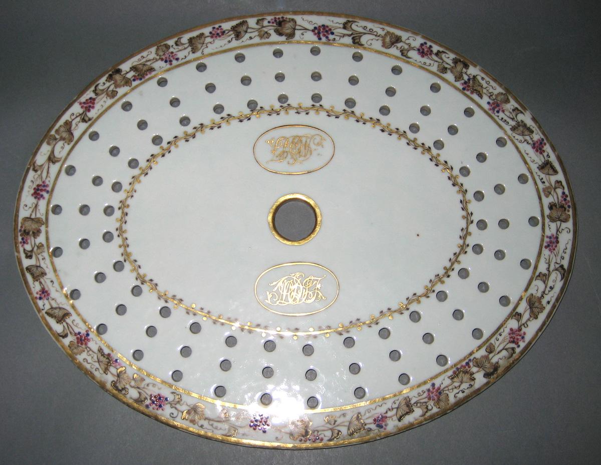 1961.0655.007 B Porcelain Strainer