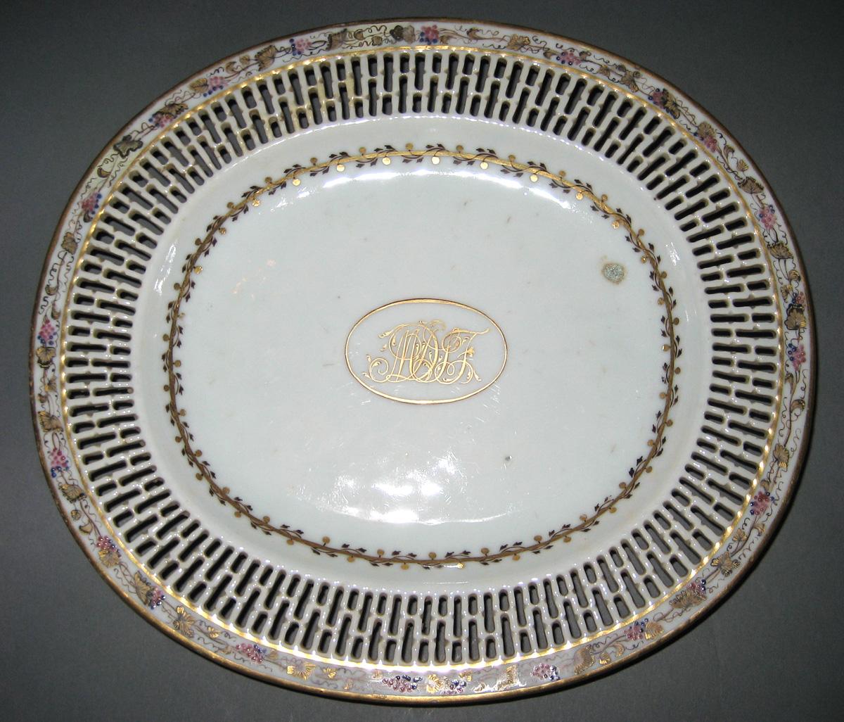 1961.0655.008 Porcelain Stand