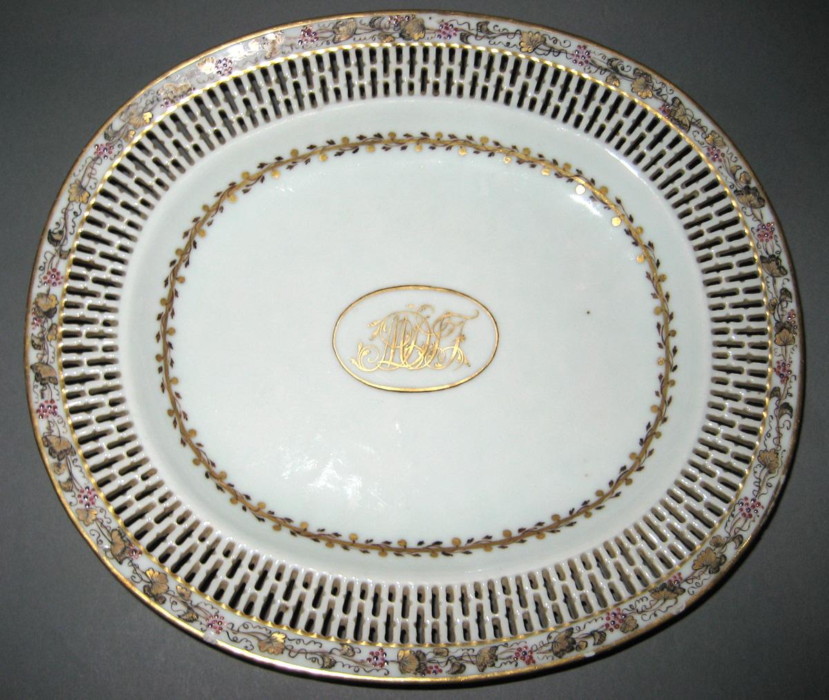 1961.0655.009 Porcelain Stand