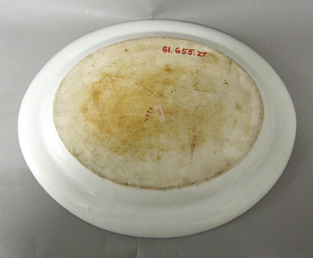 1961.0655.027 Porcelain platter underside