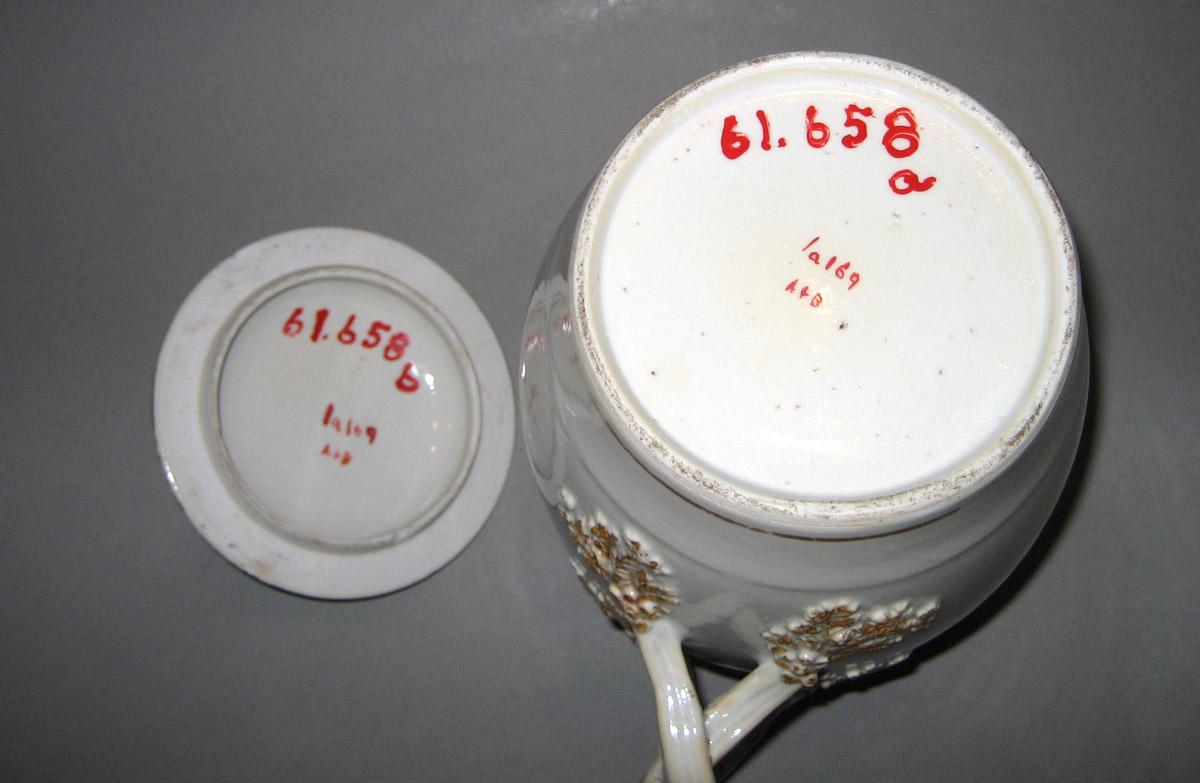 1961.0658 Jug underside