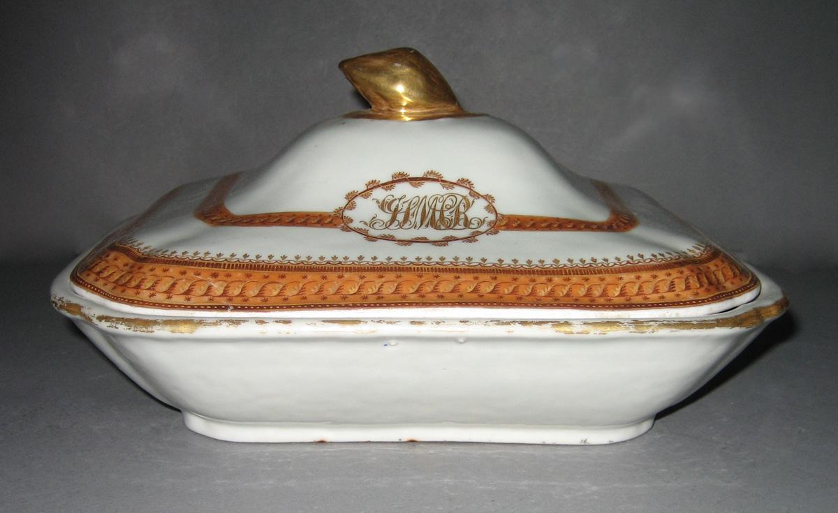 1961.0659.006 A, B Porcelain Dish and Cover view 1