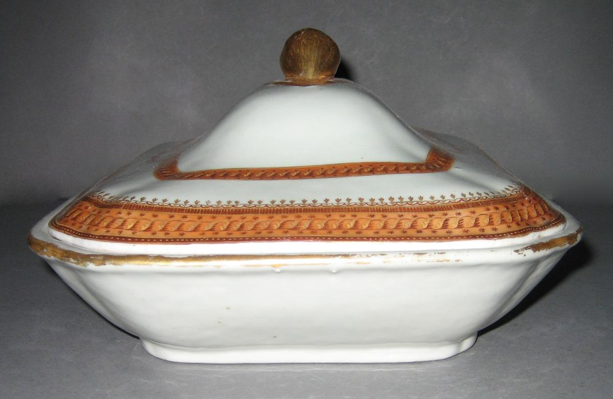 1961.0659.006 A, B Porcelain Dish and Cover view 2