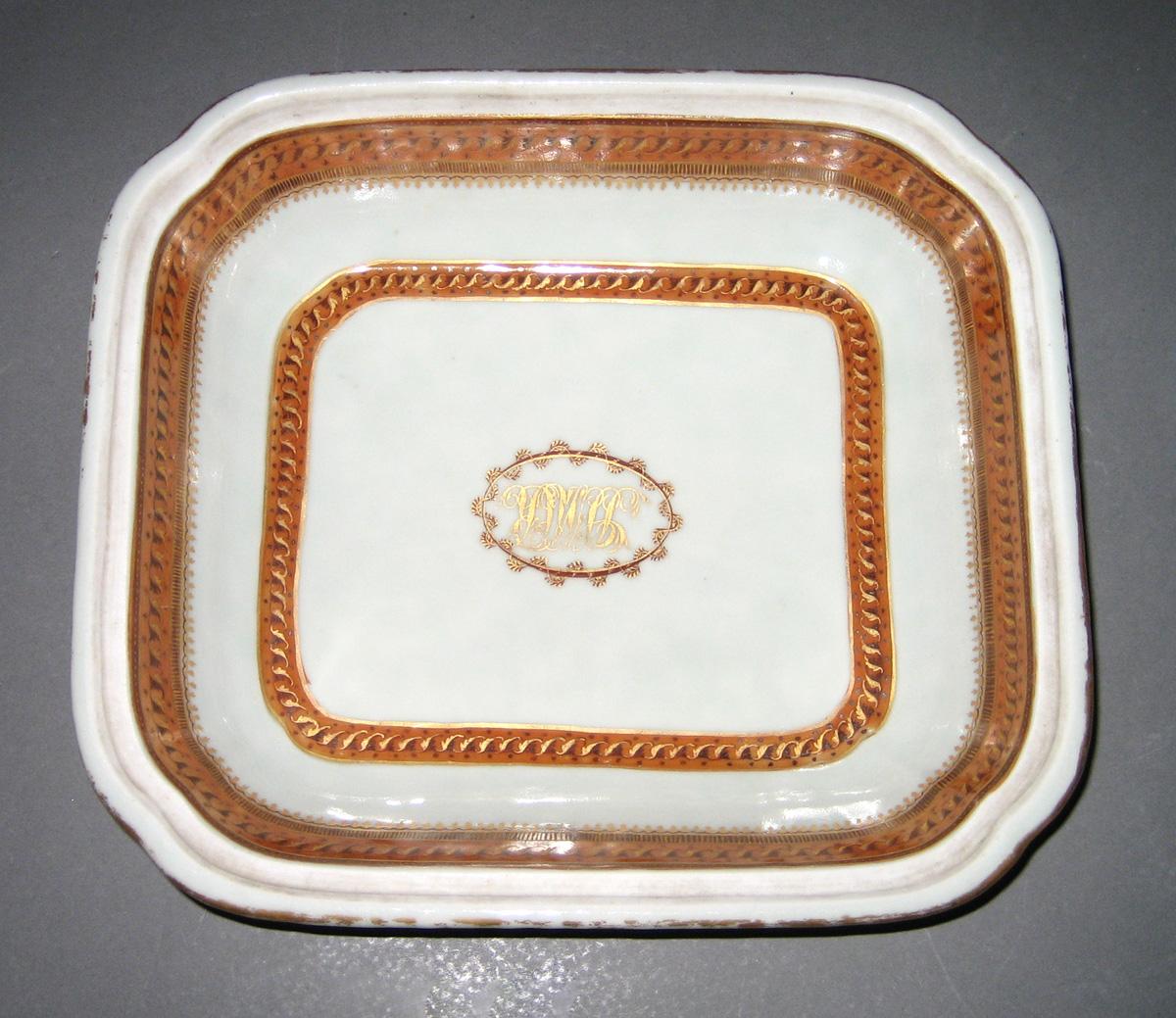 1961.0659.006 A, B Porcelain Dish and Cover interior