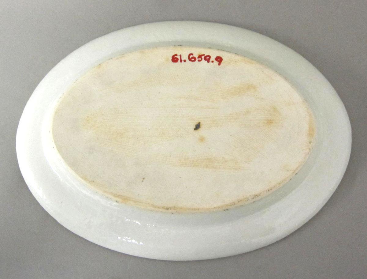 1961.0659.009 Porcelain platter underside