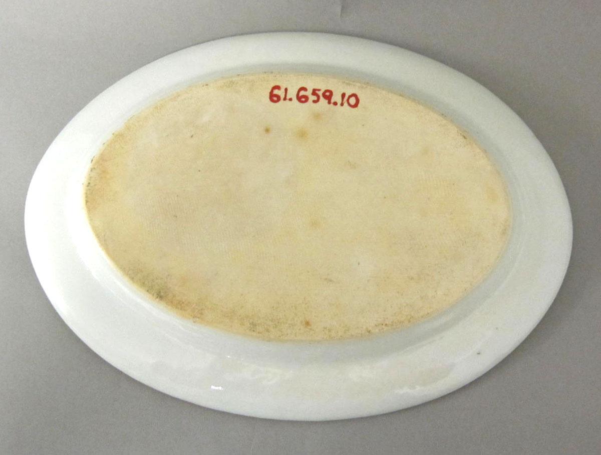 1961.0659.010 Porcelain platter underside