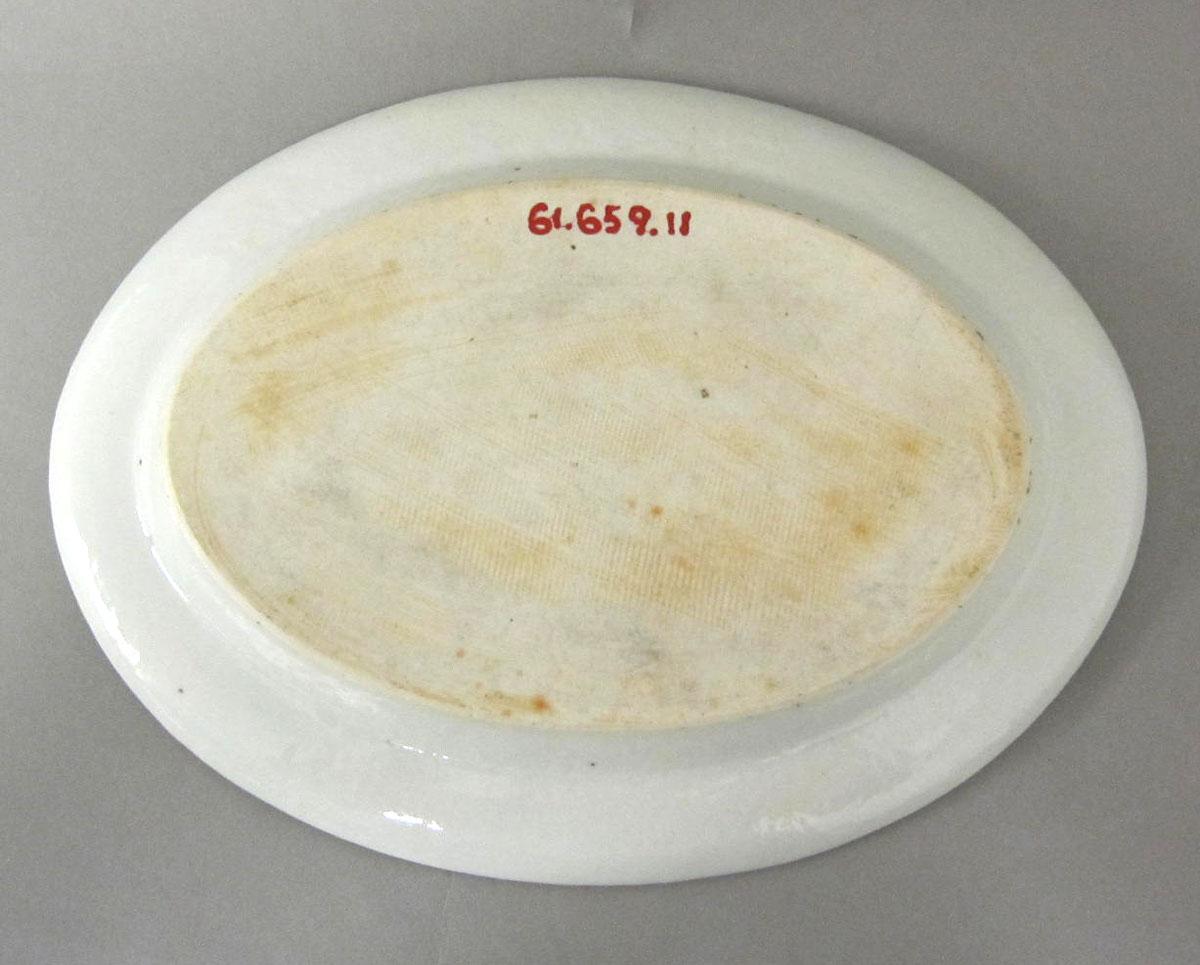 1961.0659.011 Porcelain platter underside
