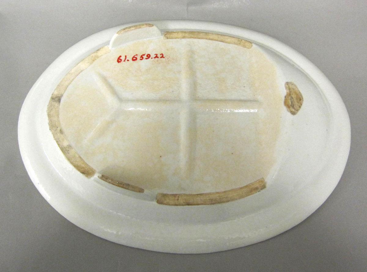 1961.0659.022 Porcelain platter underside