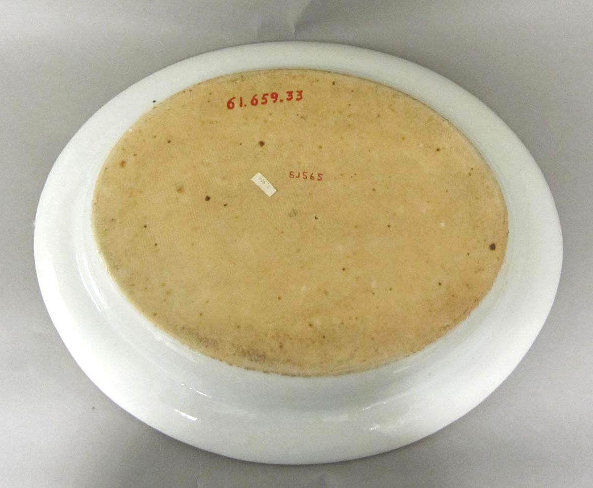 1961.0659.033 Porcelain platter underside