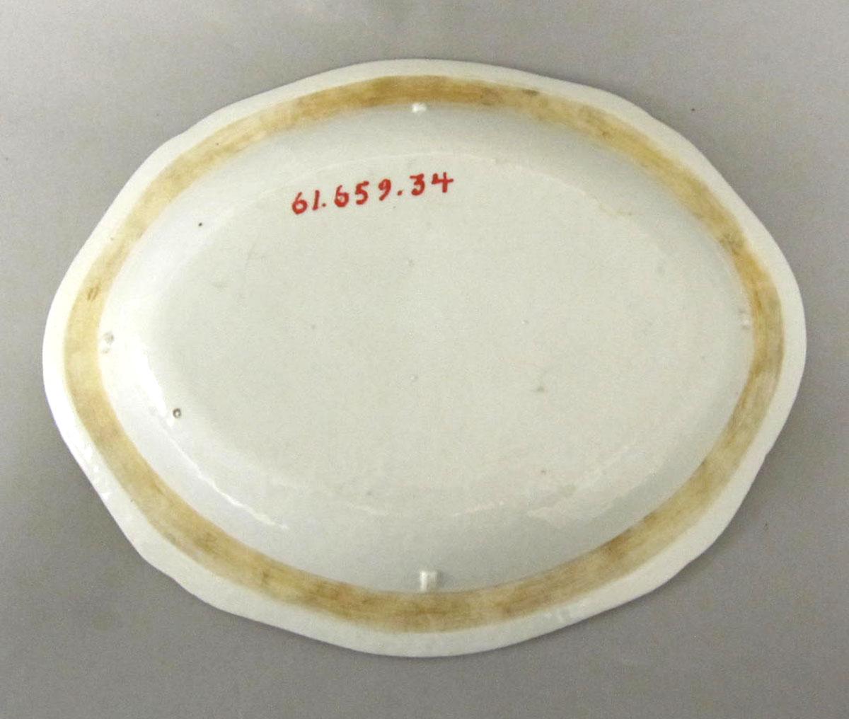 1961.0659.034 Porcelain dish underside