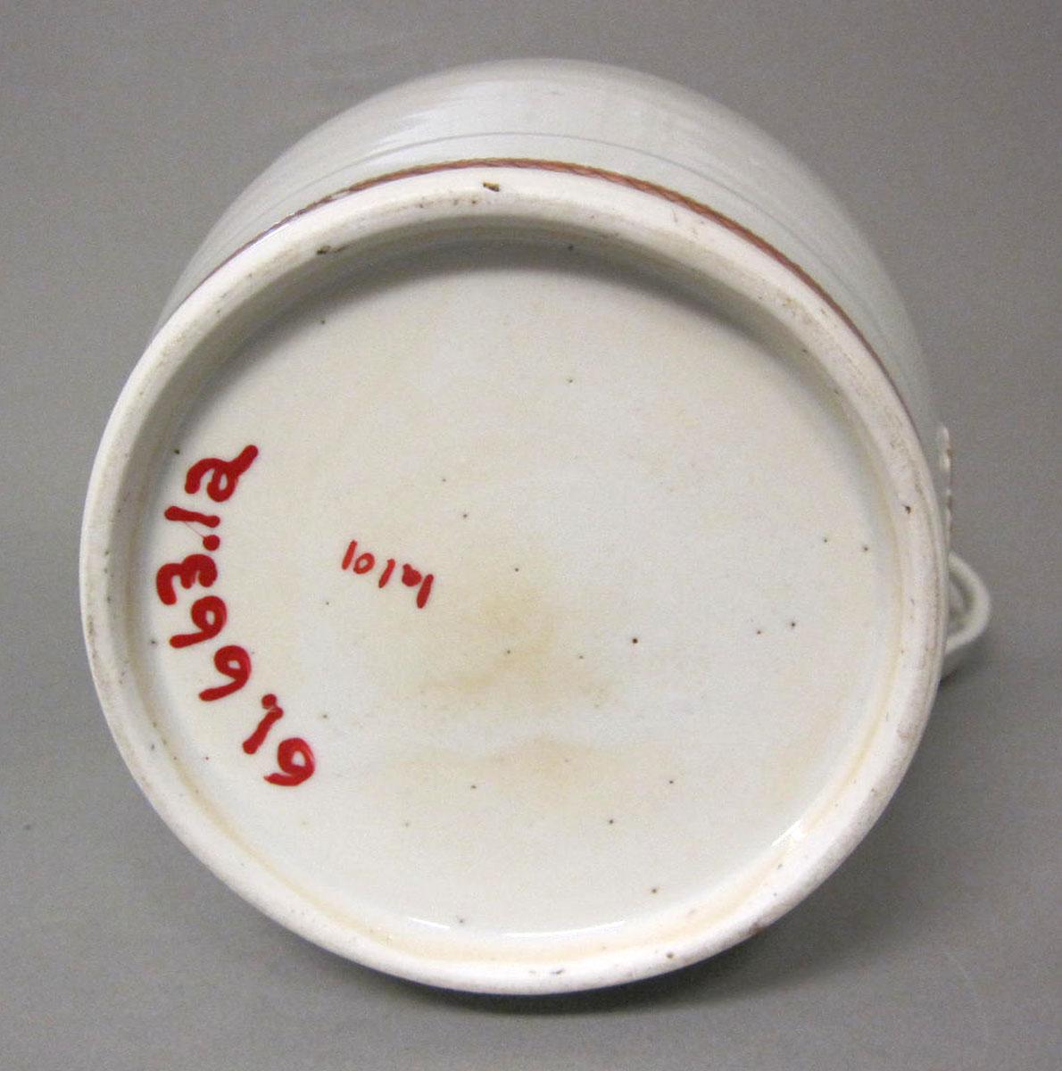 1961.0663.001 A Porcelain jug underside