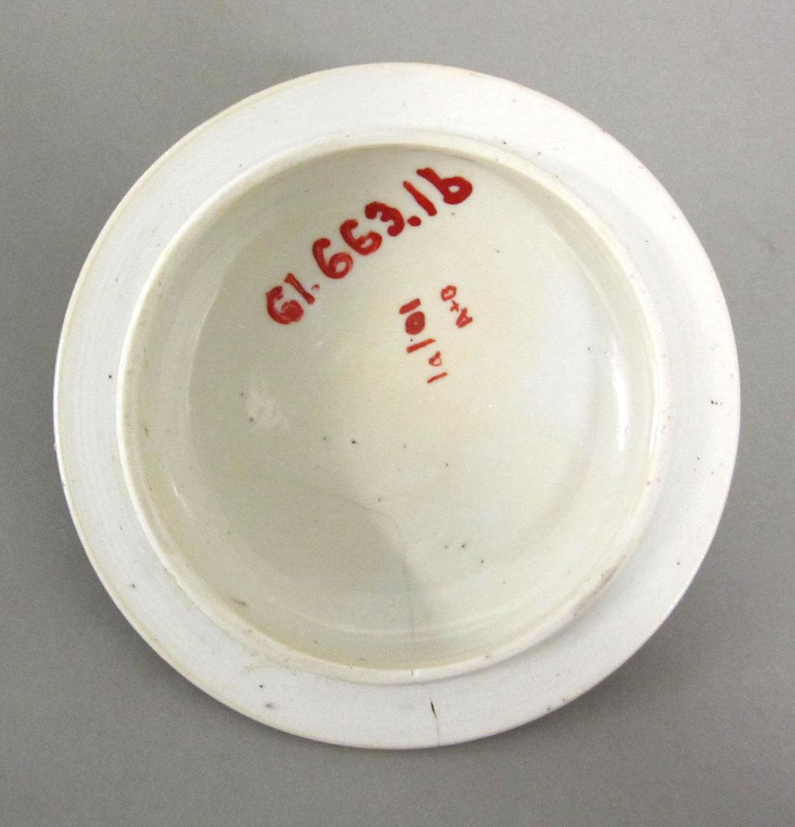 1961.0663.001 B Porcelain jug underside