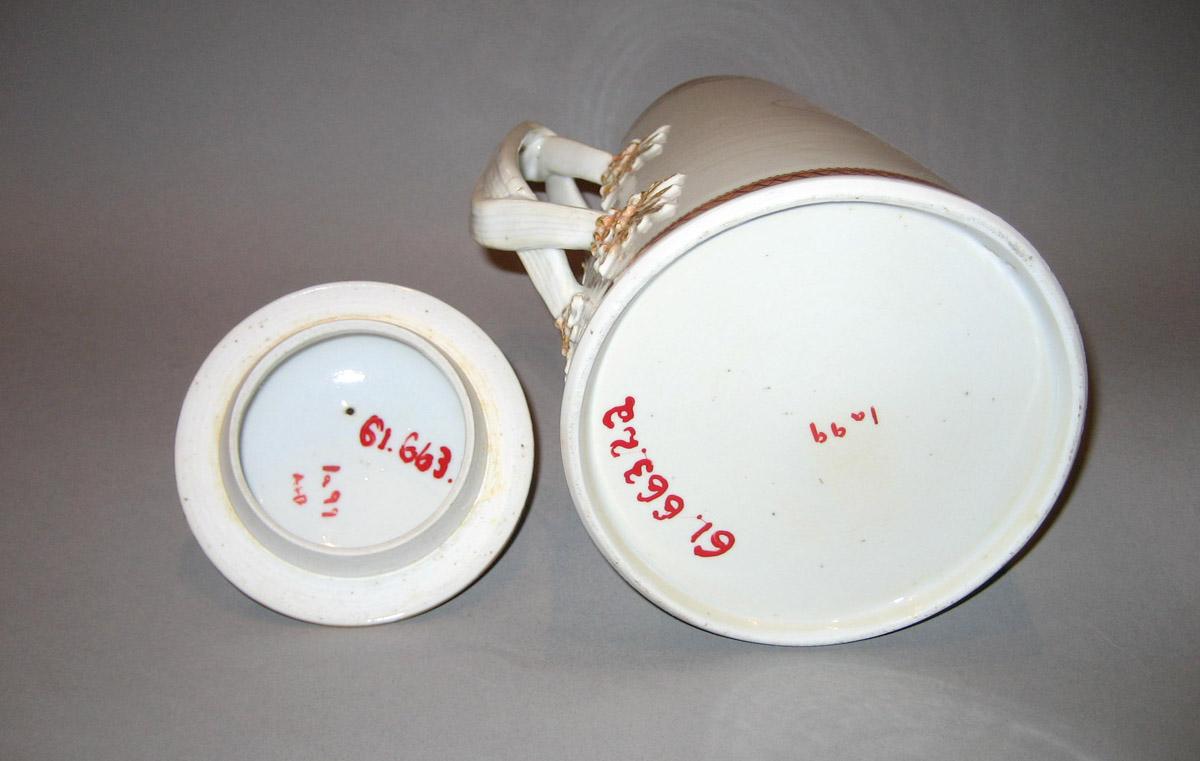 1961.0663.002 A, B Porcelain Coffee Pot underside