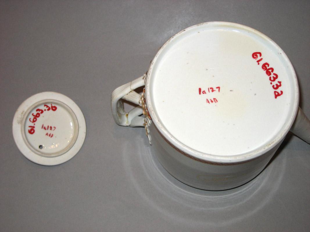 1961.0663.003 A, B Porcelain Teapot underside
