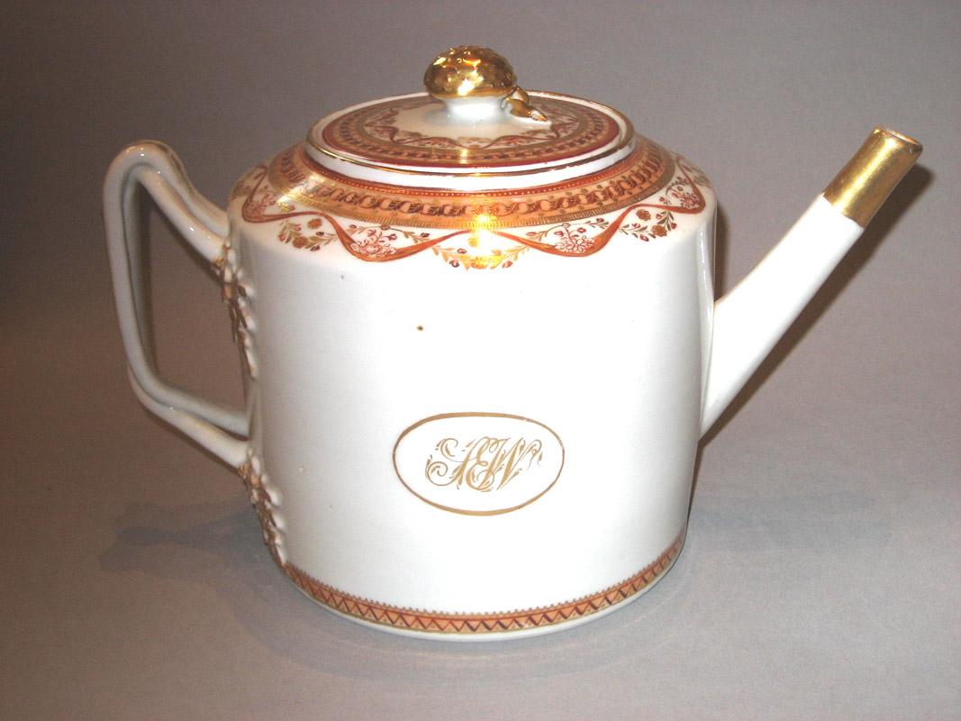 1961.0663.004 Teapot view 2
