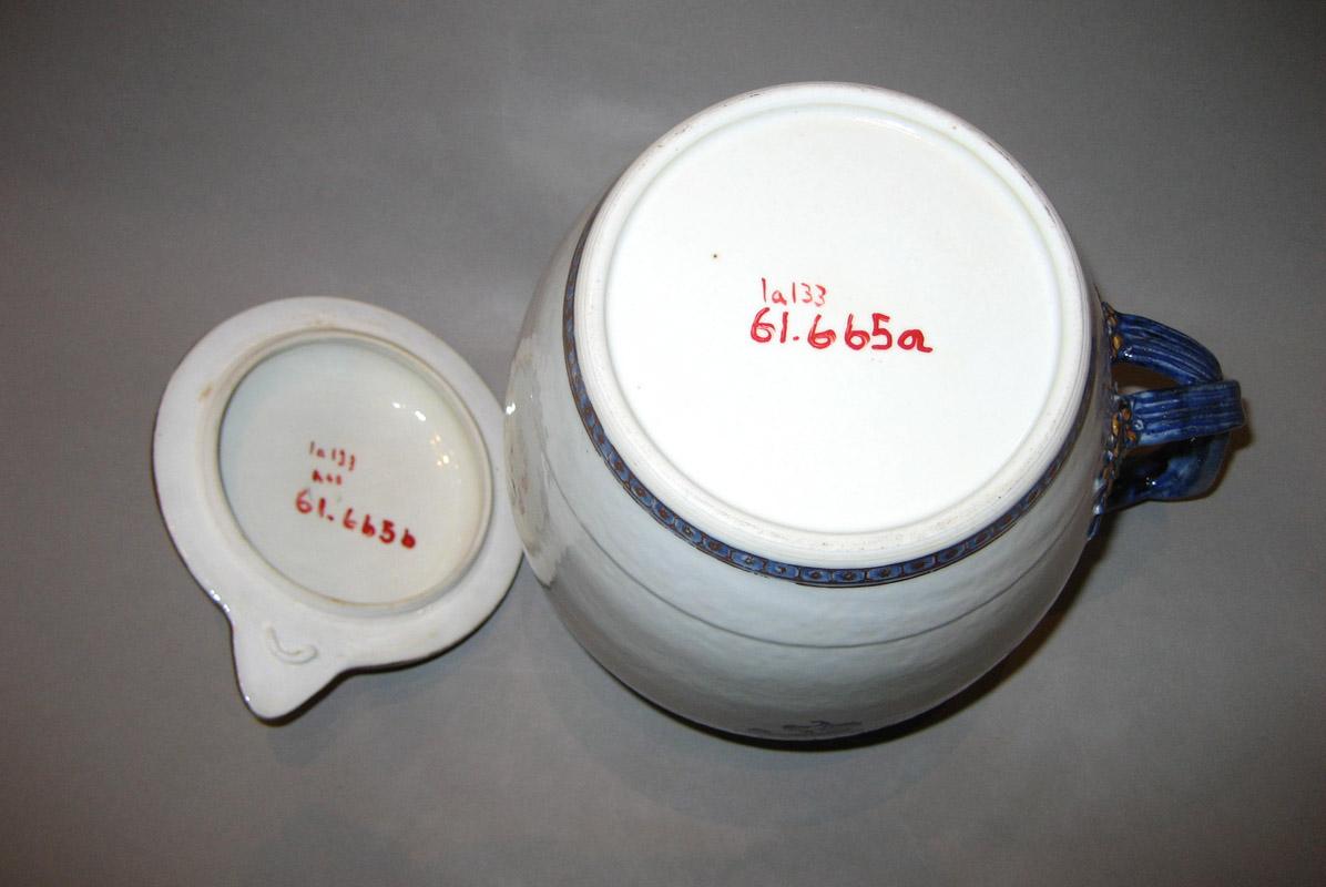 1961.0665 Jug underside