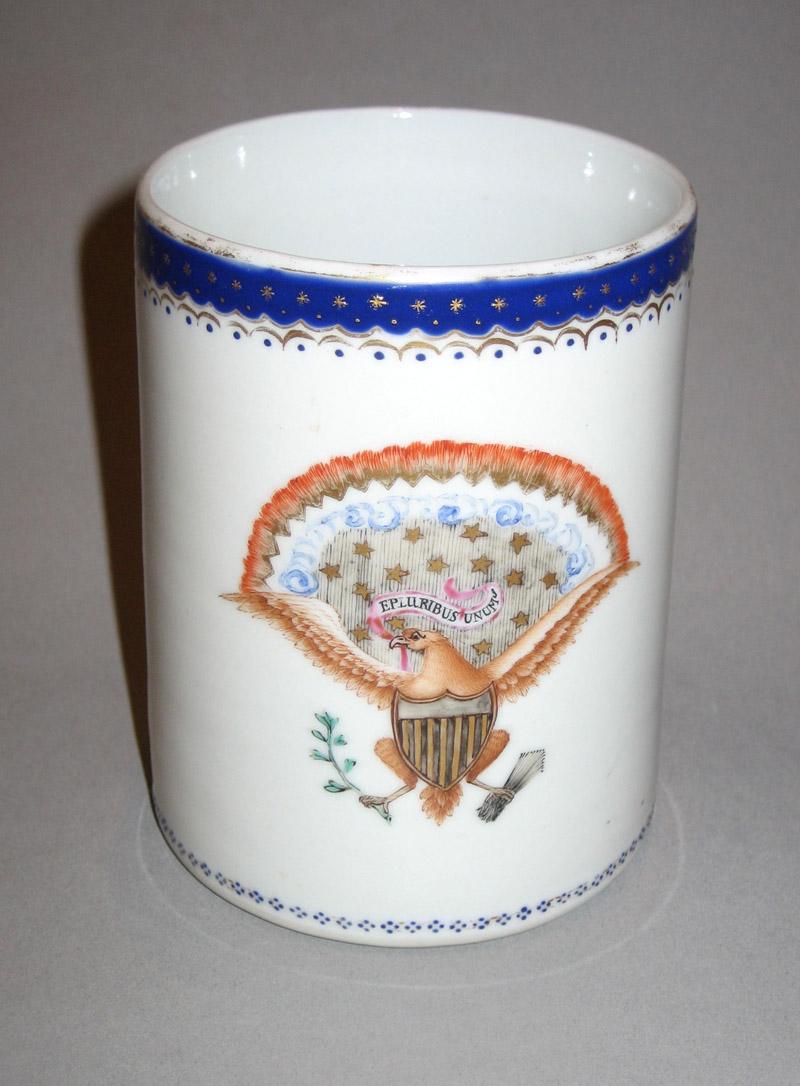 1961.0666.009 Porcelain Mug front