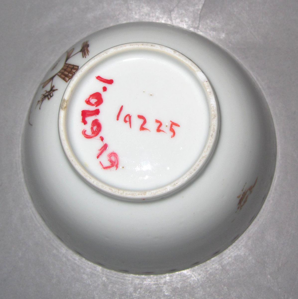 1961.0670.001 Porcelain teabowl underside