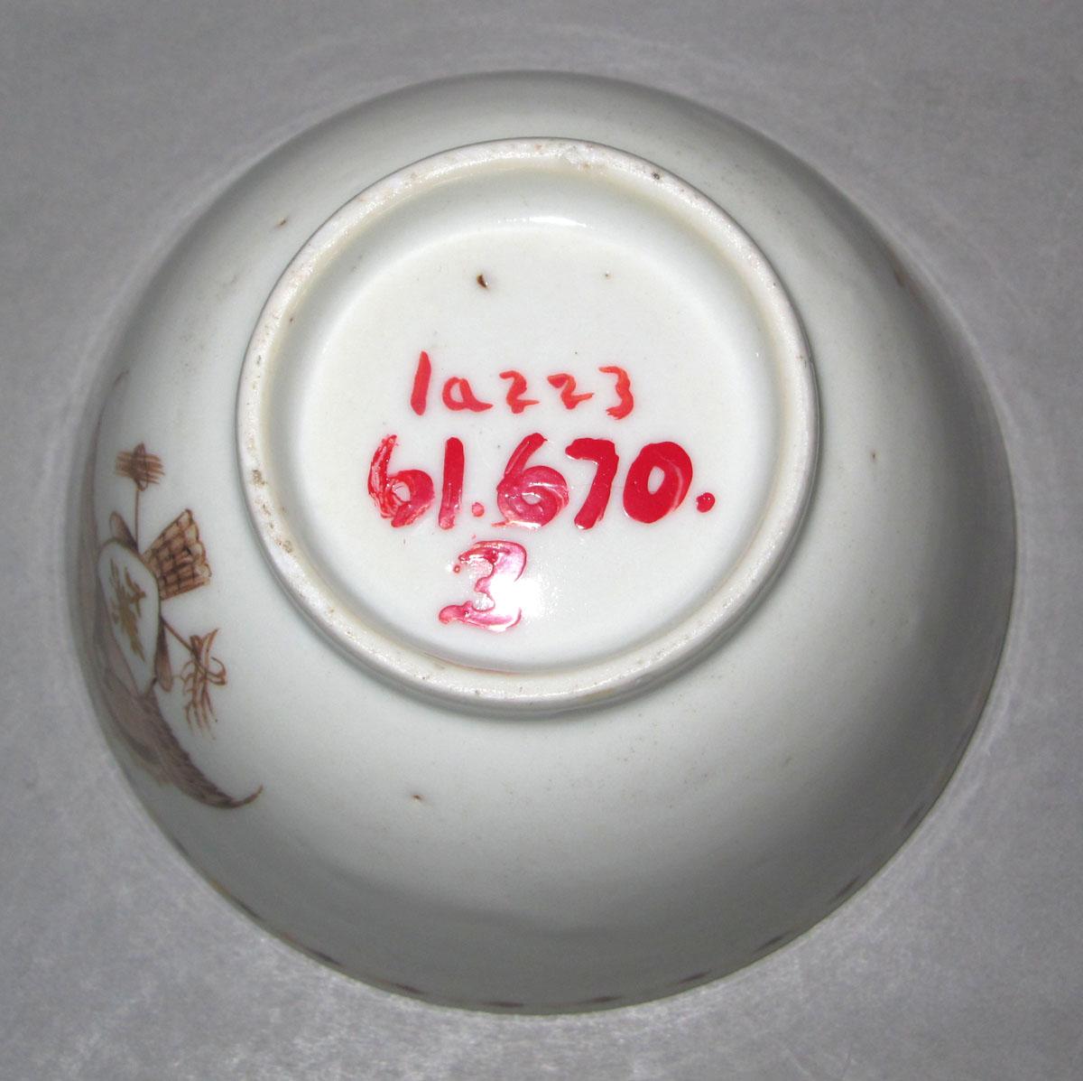 1961.0670.003 Porcelain teabowl underside