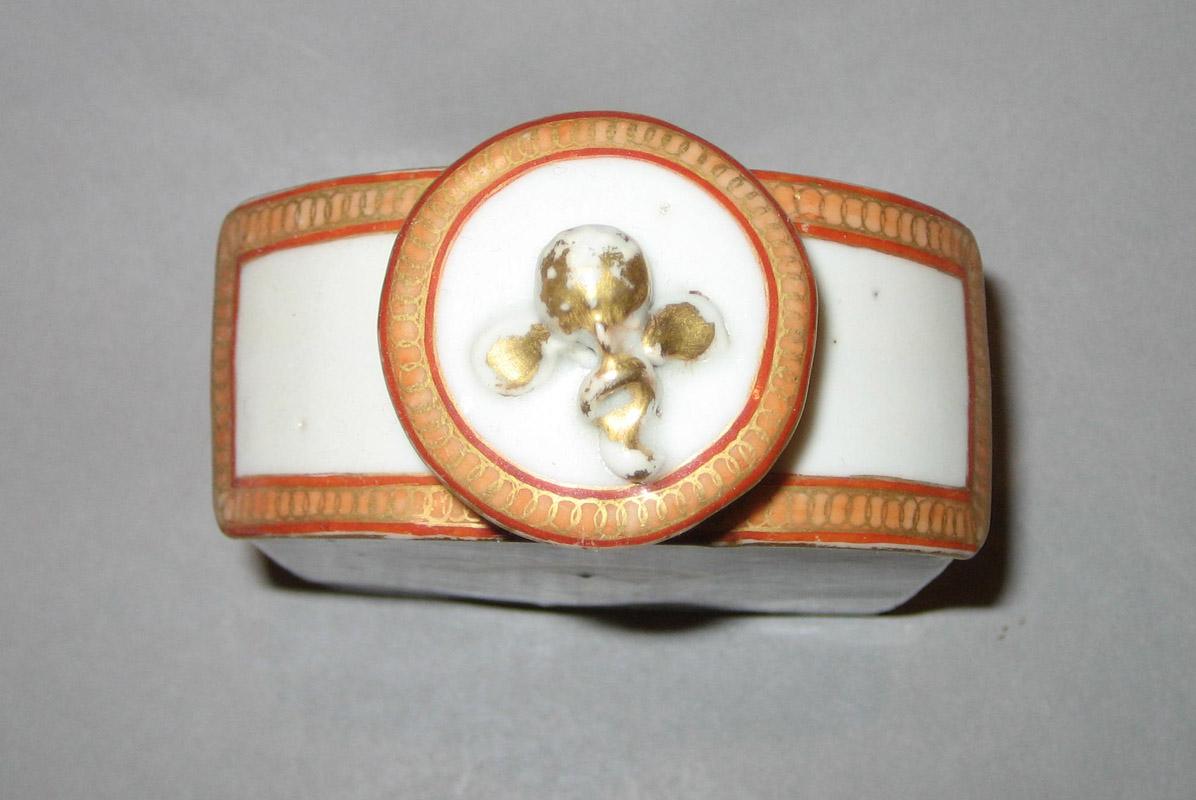 1961.0670.015 A, B Porcelain Tea Cannister upper