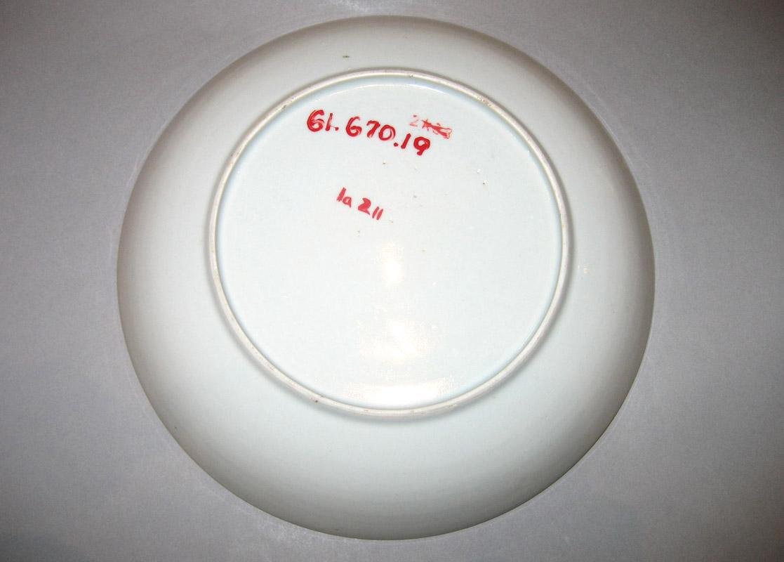 1961.0670.019 Porcelain Dish underside