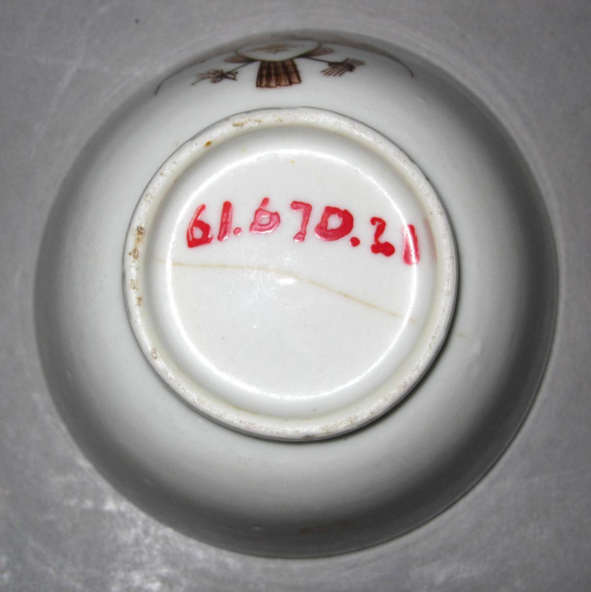 1961.0670.021 Porcelain teabowl underside