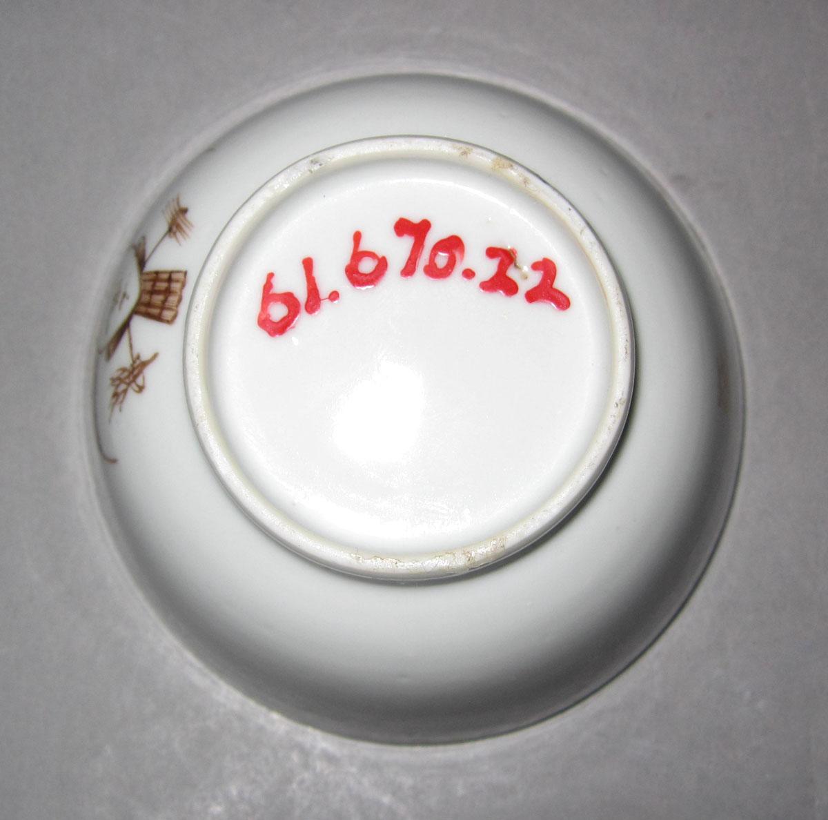 1961.0670.022 Porcelain teabowl underside