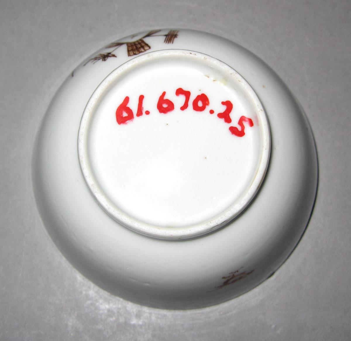 1961.0670.025 Porcelain teabowl underside