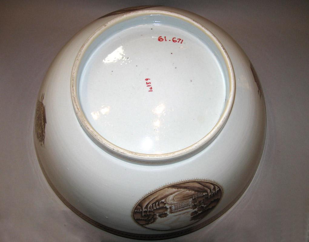 1961.0671 Punch Bowl underside