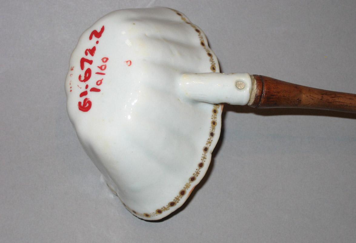 1961.0672.002 Porcelain Ladle underside