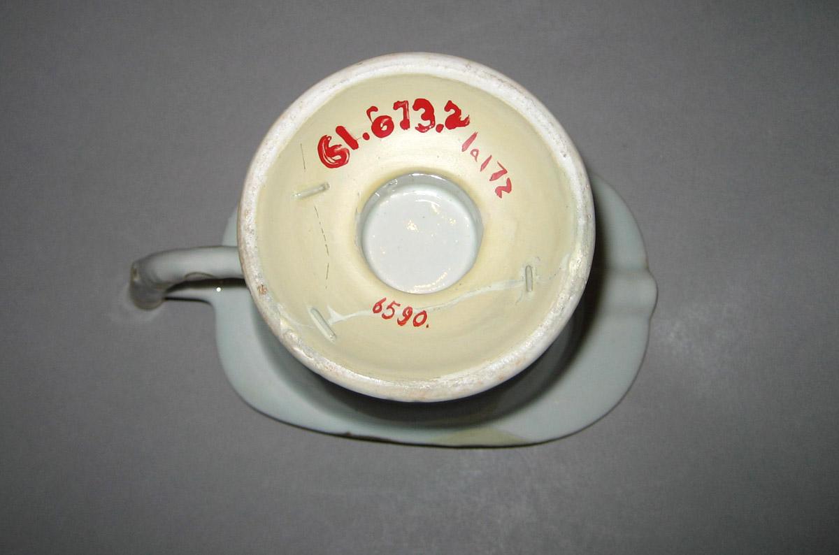 1961.0673.002 Cream or milk jug underside