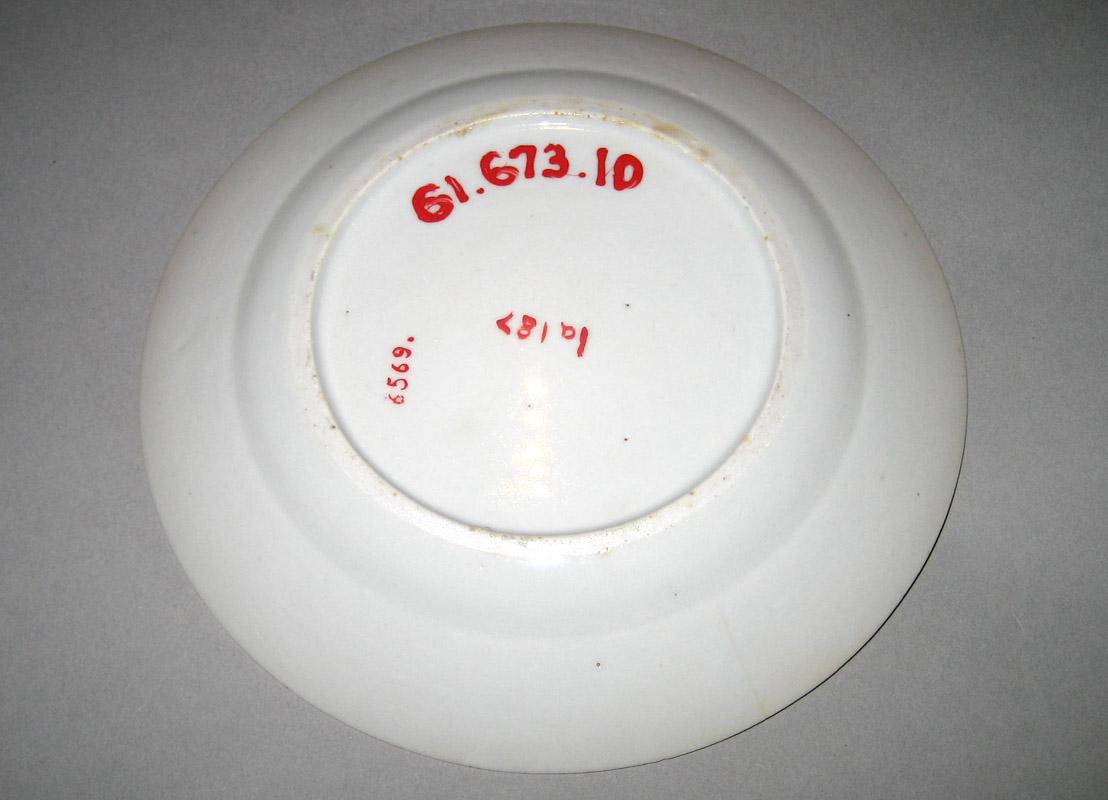 1961.0673.010 Plate underside