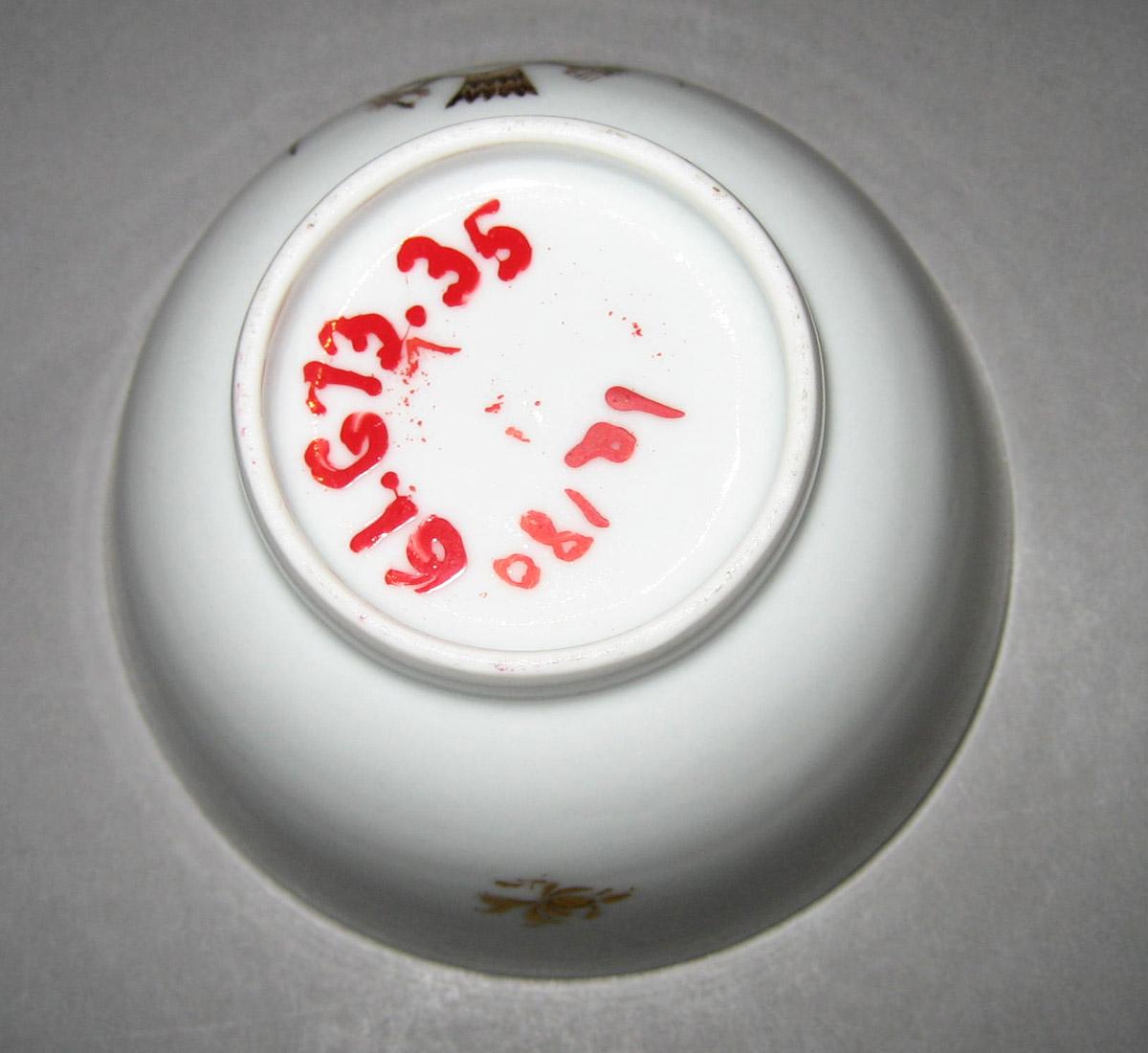 1961.0673.035 Teacup underside