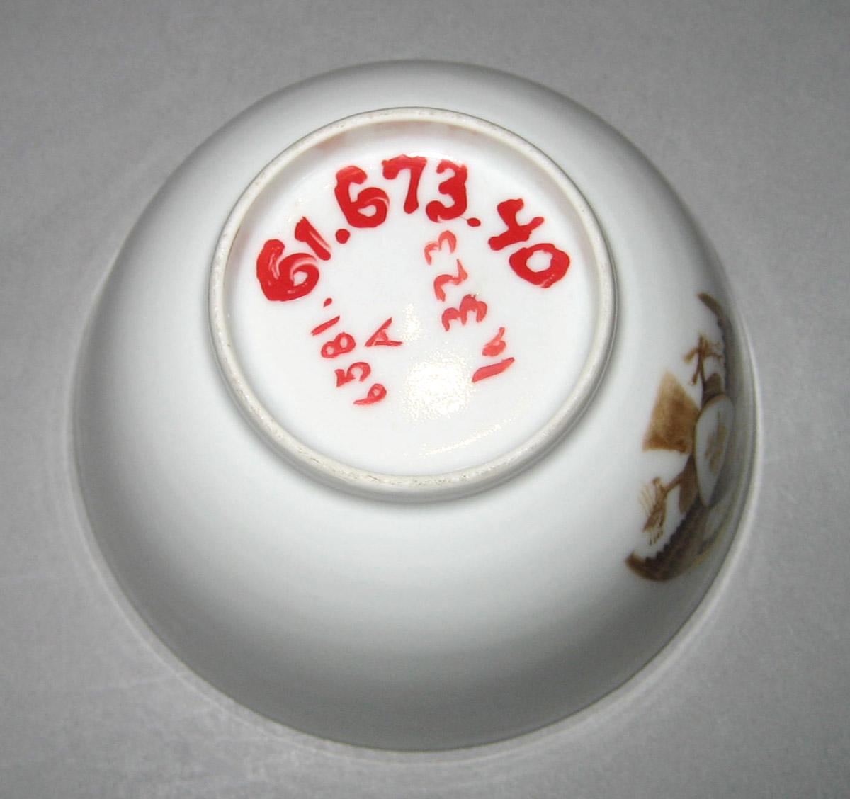 1961.0673.040 Porcelain Teabowl underside