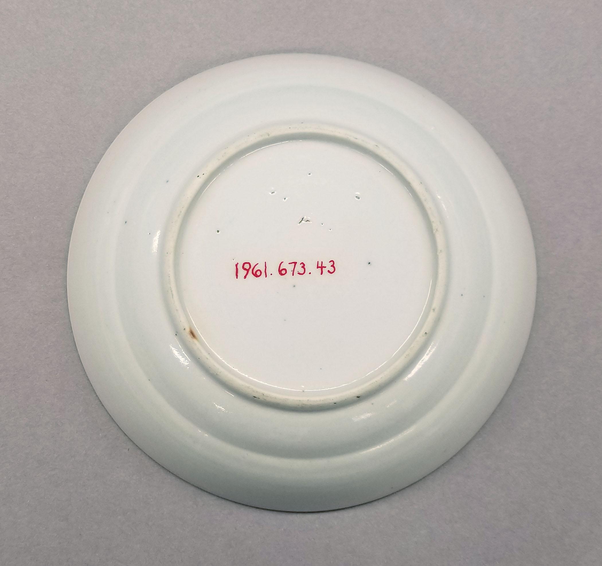 1961.0673.043 Saucer underside