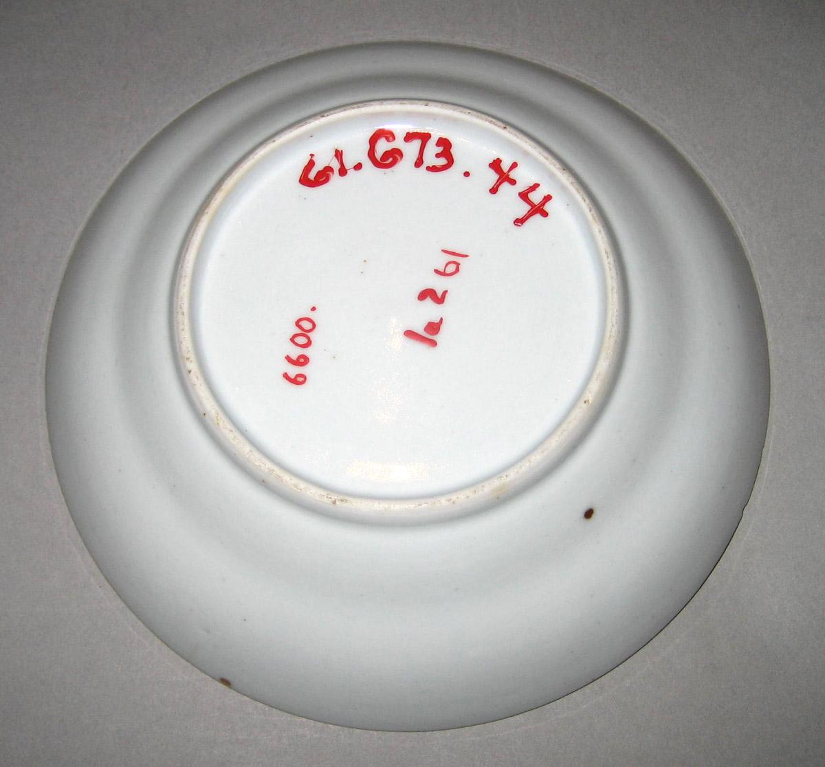 1961.0673.044 Saucer underside