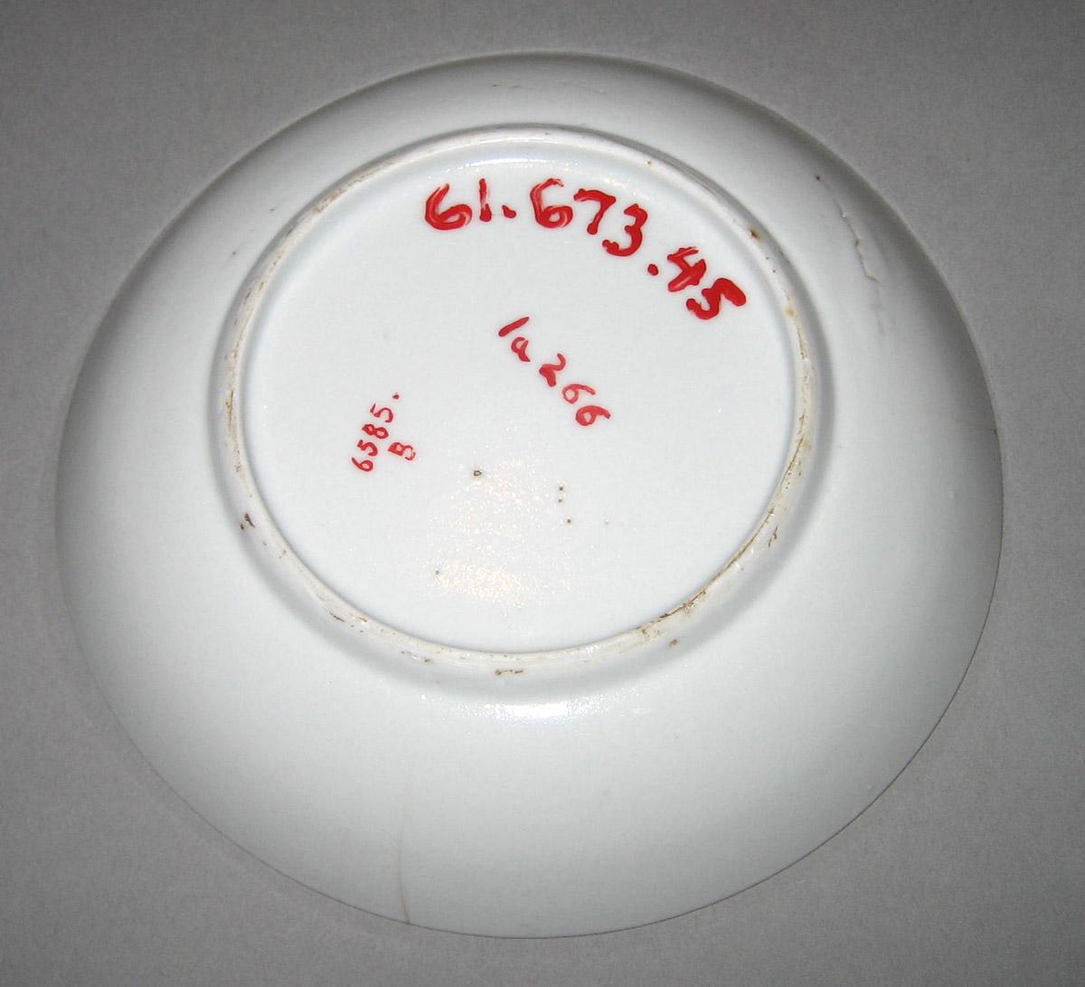 1961.0673.045 Saucer underside