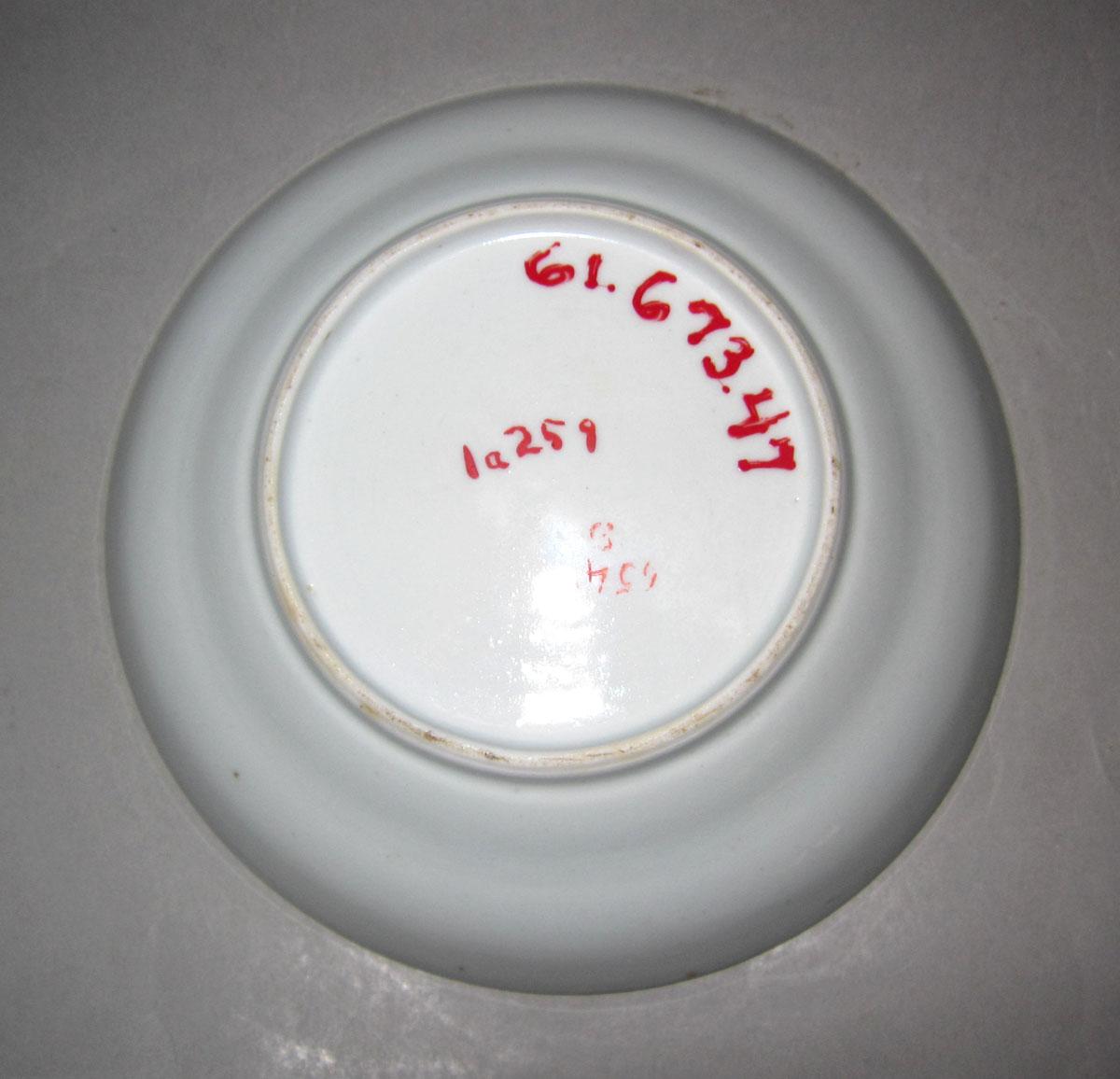 1961.0673.047 Porcelain saucer underside