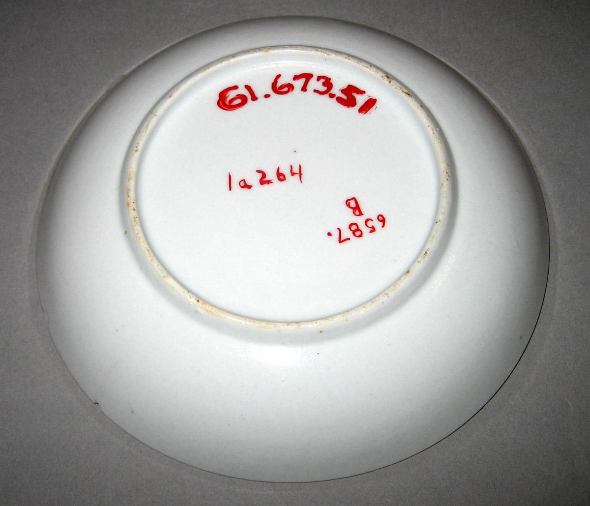 1961.0673.051 Saucer underside