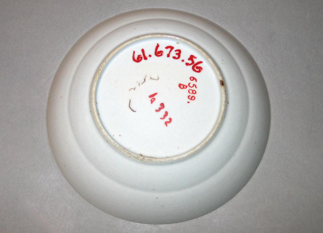 1961.0673.056 Saucer underside