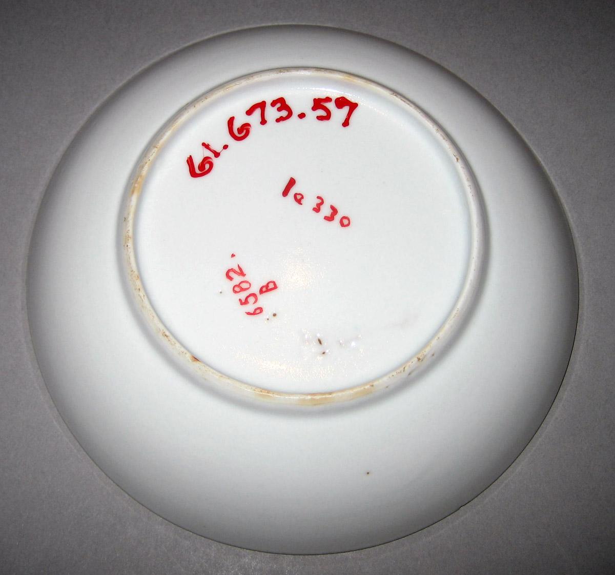 1961.0673.057 Saucer underside