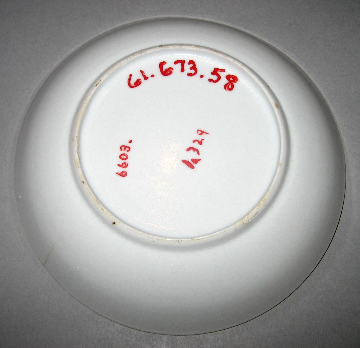 1961.0673.058 Saucer underside